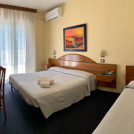 Hotel Lorenz Caorle Buitenkant foto